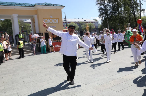 Константин Ивлев разошёлся с молодой супругой
